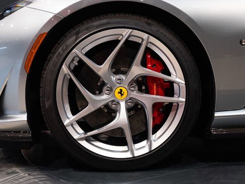 Used 2020 Ferrari 812 Superfast RWD image 12