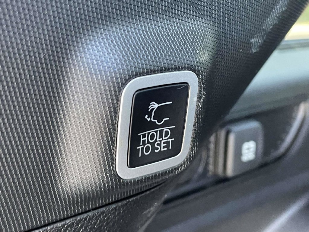 Certified 2024 Jeep Grand Cherokee Altitude RWD image 40