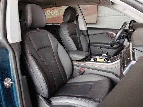 Used 2019 Audi Q8 Premium Plus w/ Premium Plus AWD/4WD image 15