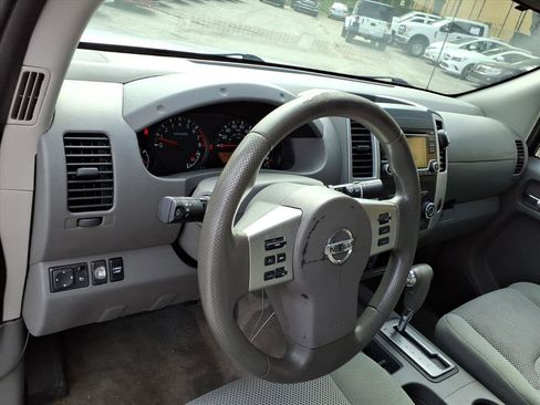 Used 2018 Nissan Frontier SV image 11