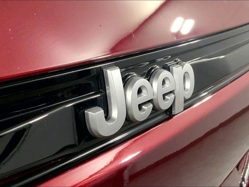 Used 2025 Jeep Grand Cherokee Limited AWD/4WD image 29