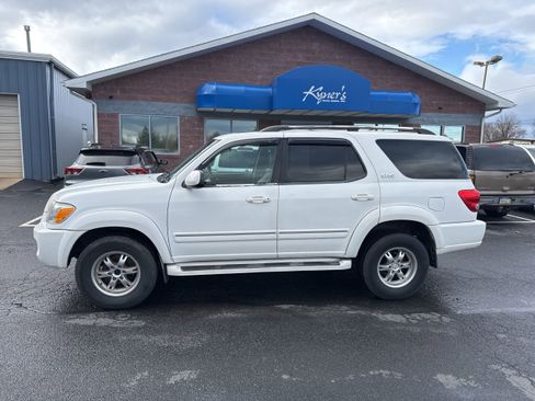 Used 2006 Toyota Sequoia SR5 image 2