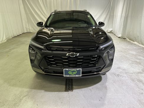 Certified 2026 Chevrolet Trax ACTIV w/ Sunroof Package FWD image 3