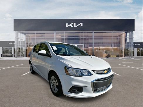 Used 2020 Chevrolet Sonic LT image 2