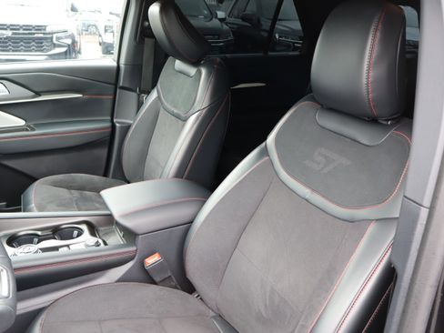 Used 2025 Ford Explorer ST image 18