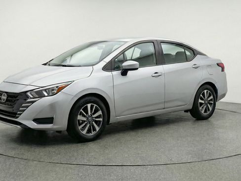 Used 2025 Nissan Versa SV image 3