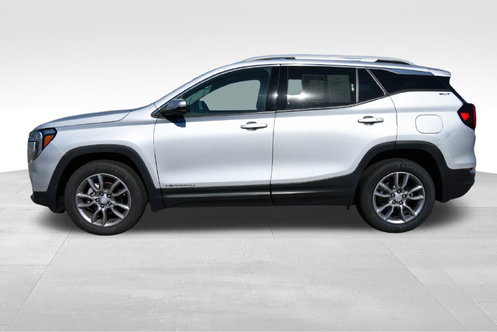 Used 2022 GMC Terrain SLT AWD/4WD image 3