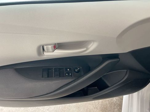 Used 2022 Toyota Corolla LE image 13