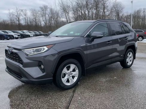 Used 2020 Toyota RAV4 XLE image 5