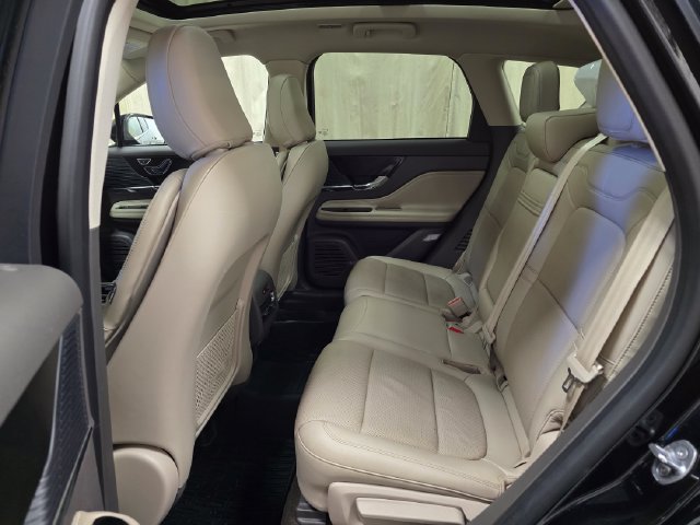Used 2021 Lincoln Corsair AWD w/ Premium Package image 32