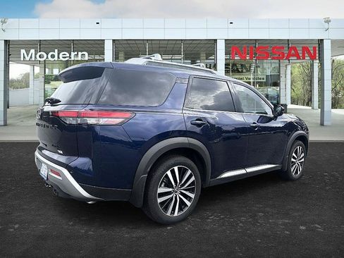 Certified 2024 Nissan Pathfinder Platinum w/ Black Appearance Package AWD/4WD image 5