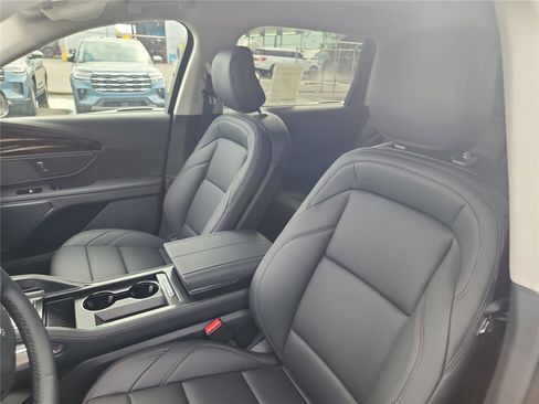 New 2026 Lincoln Nautilus Premier image 14