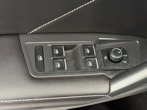 Certified 2024 Volkswagen Tiguan SE w/ Panoramic Sunroof Package FWD image 23