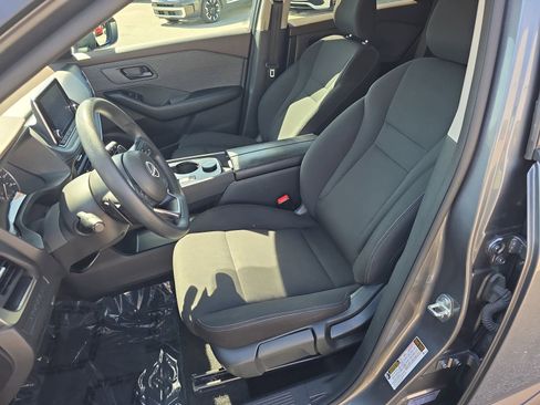 Used 2023 Nissan Rogue S image 17