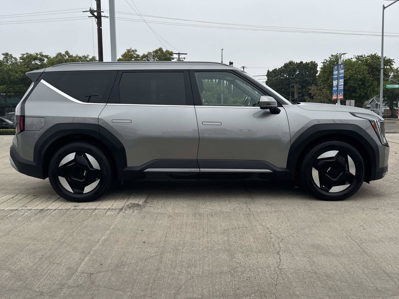 Used 2024 Kia EV9 Wind AWD/4WD image 2