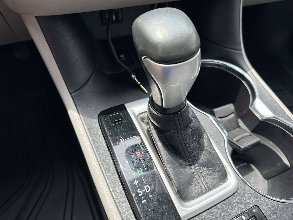 Used 2015 Toyota Highlander Limited AWD/4WD image 18