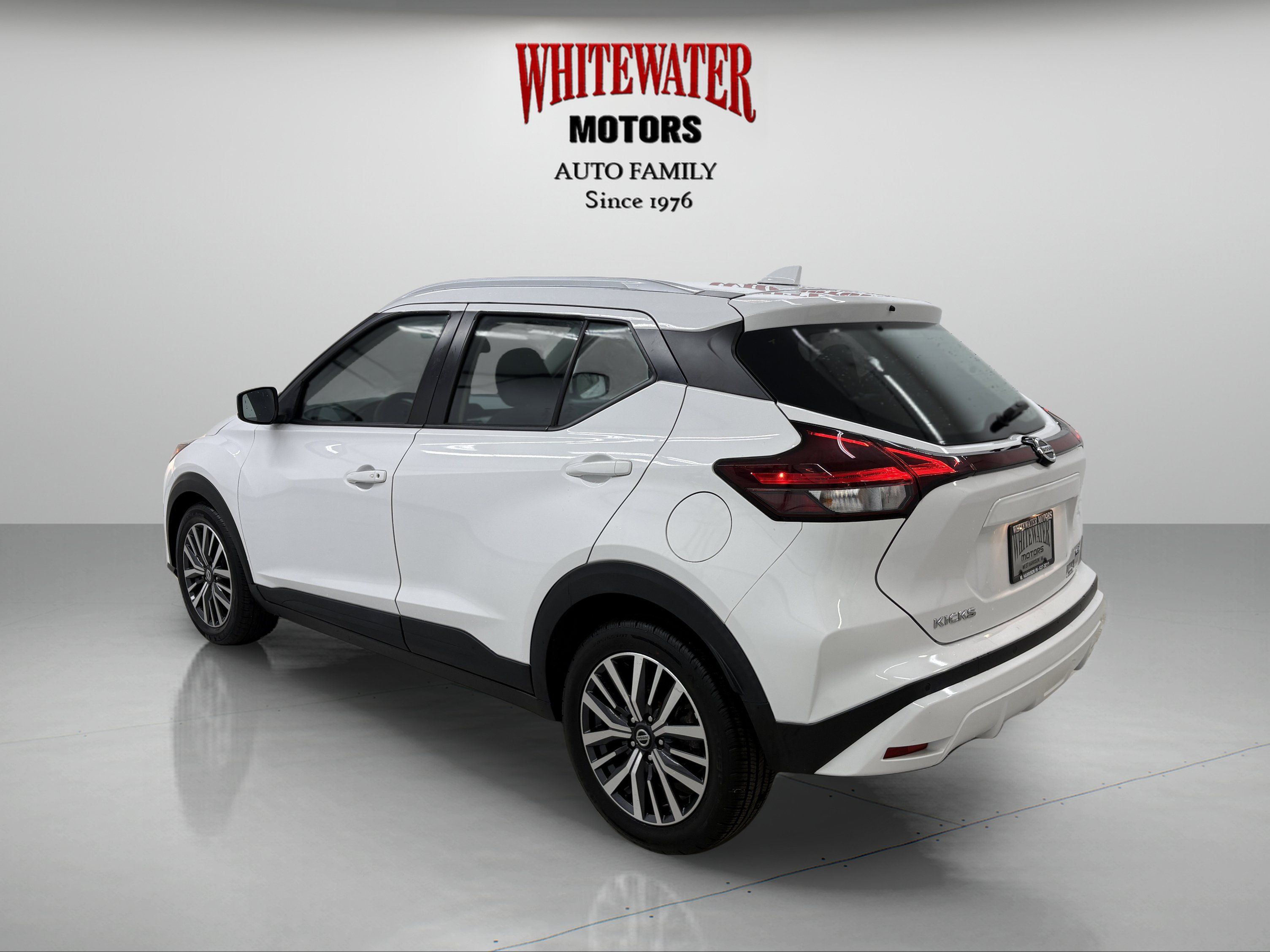 Used 2021 Nissan Kicks SV FWD image 2