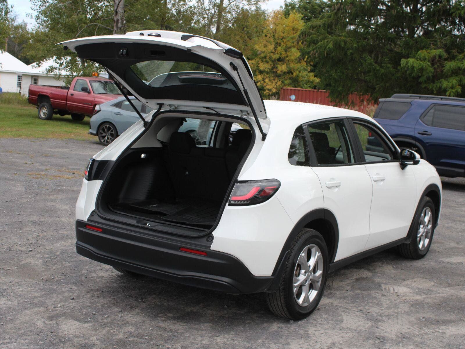 Certified 2025 Honda HR-V LX image 7