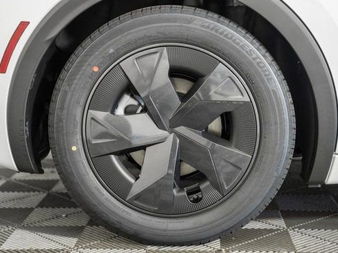 New 2026 Toyota Prius Plug-In Hybrid FWD image 18