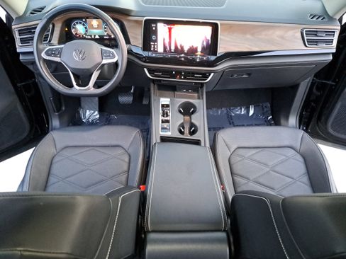 Certified 2024 Volkswagen Atlas SE image 9