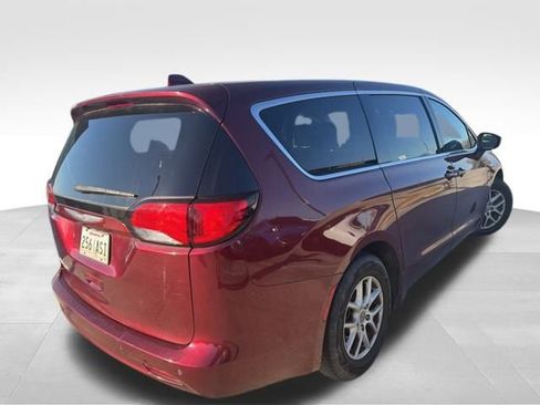 Used 2017 Chrysler Pacifica LX image 8