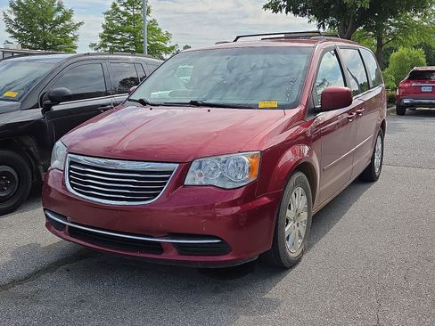 Used 2016 Chrysler Town & Country LX FWD image 2