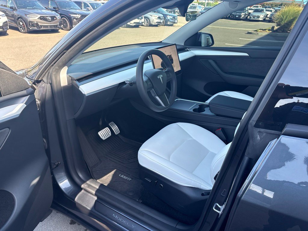 Used 2023 Tesla Model Y Performance AWD/4WD image 14