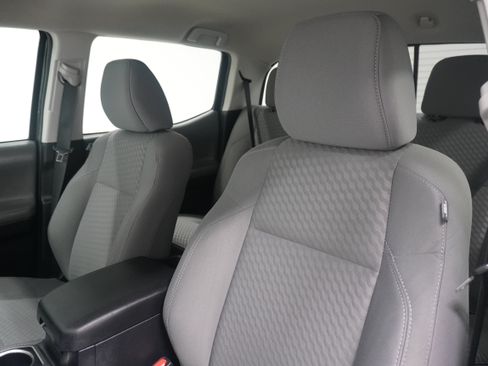 Used 2021 Toyota Tacoma SR5 RWD image 12