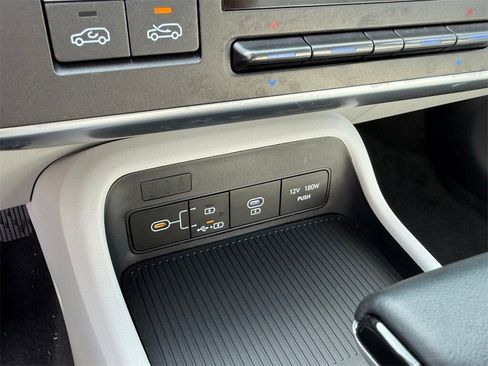 Used 2025 Hyundai Kona SEL image 25