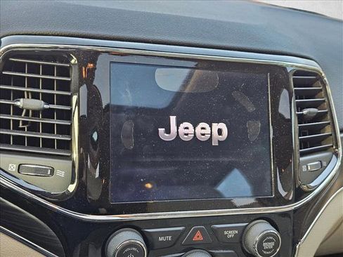 Used 2020 Jeep Grand Cherokee Limited image 15