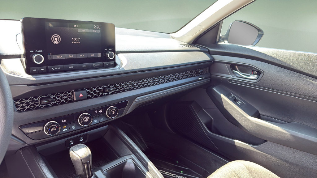 Certified 2025 Honda Accord LX image 23