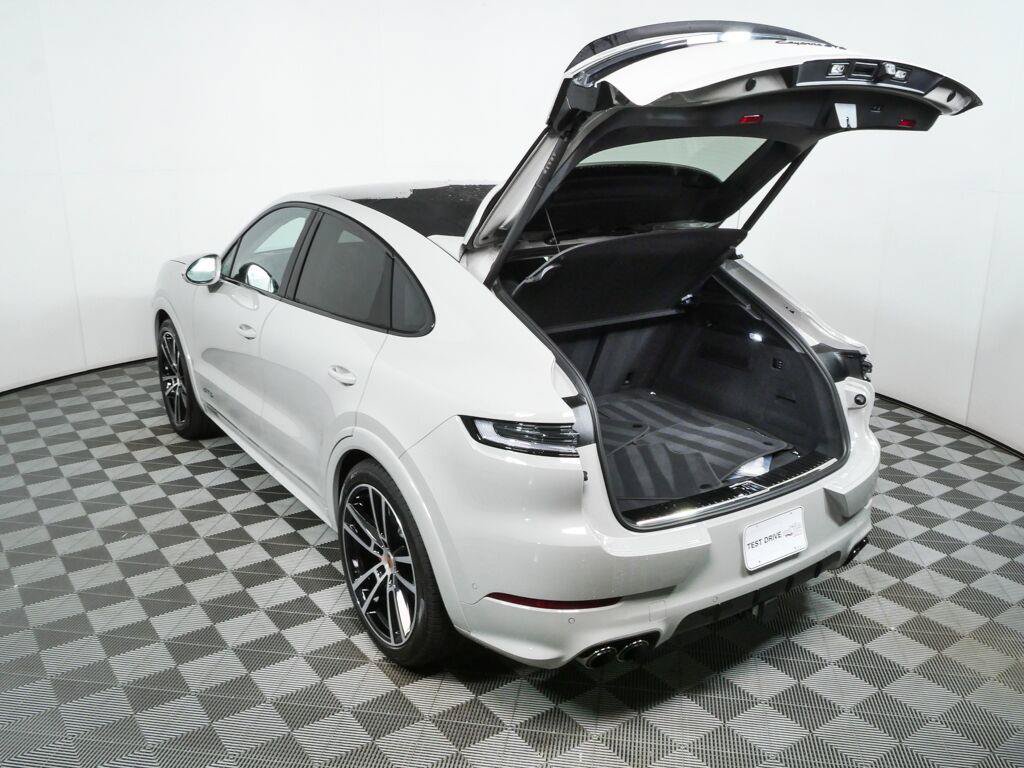 New 2026 Porsche Cayenne GTS AWD/4WD image 34
