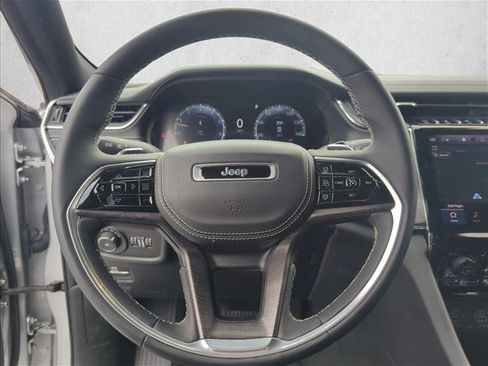Used 2023 Jeep Grand Cherokee Overland AWD/4WD image 11