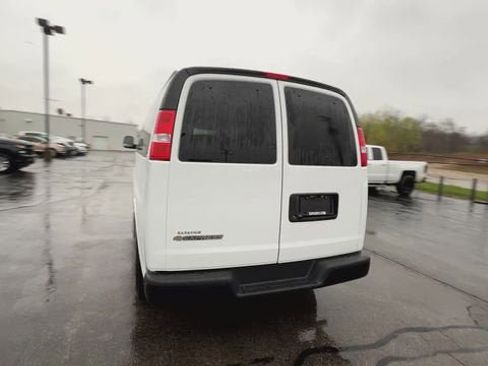 New 2026 Chevrolet Express 3500 LS image 7