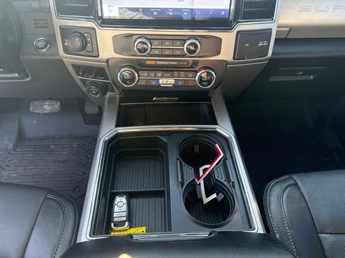 Used 2022 Ford F250 Lariat w/ Lariat Ultimate Package AWD/4WD image 21