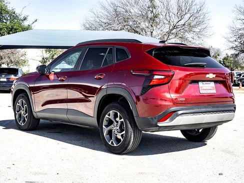 Used 2025 Chevrolet Trax LT w/ Driver Confidence Package image 7