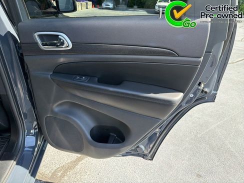 Certified 2018 Jeep Grand Cherokee Altitude RWD image 23
