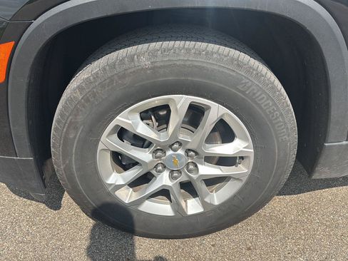 Used 2023 Chevrolet Traverse LS AWD/4WD image 9