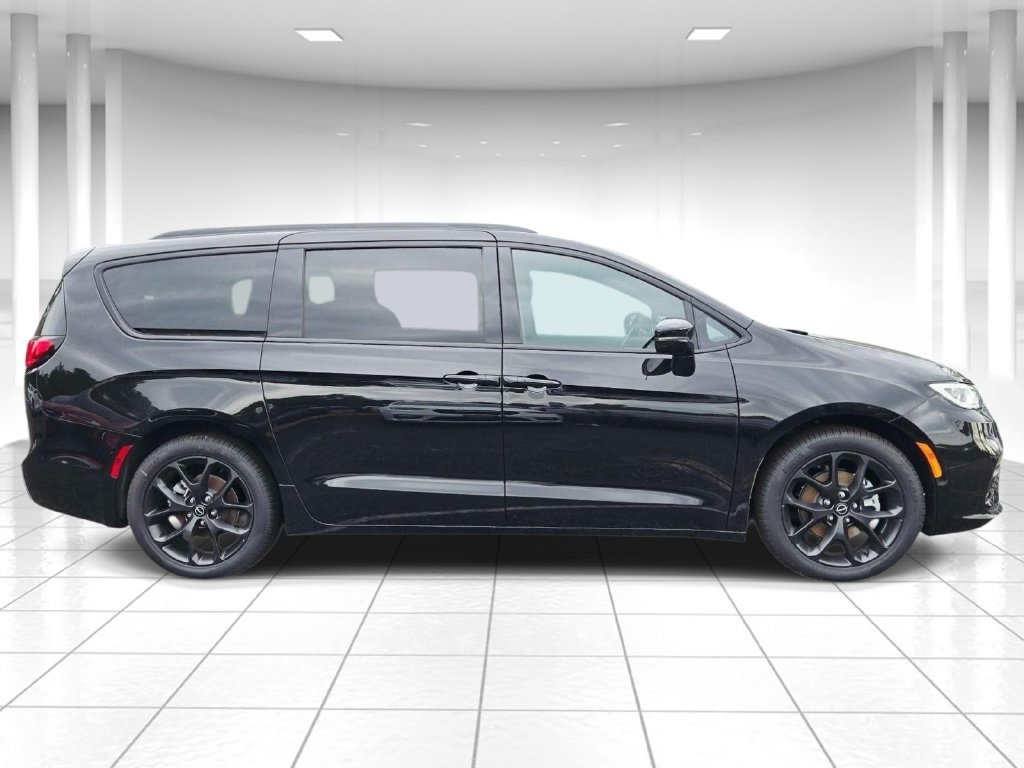 New 2026 Chrysler Pacifica Select w/ S Appearance Package FWD image 2