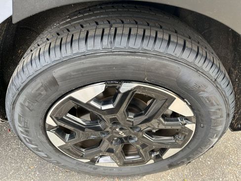 Used 2024 Kia Sorento S image 33