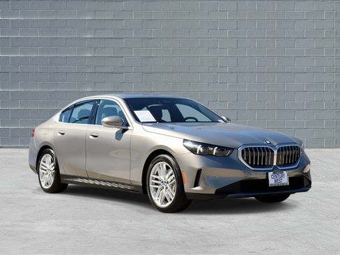 Used 2025 BMW 530i image 1