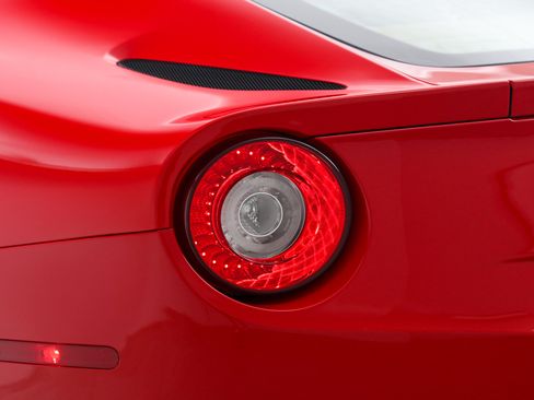 Used 2016 Ferrari F12 Berlinetta RWD image 15