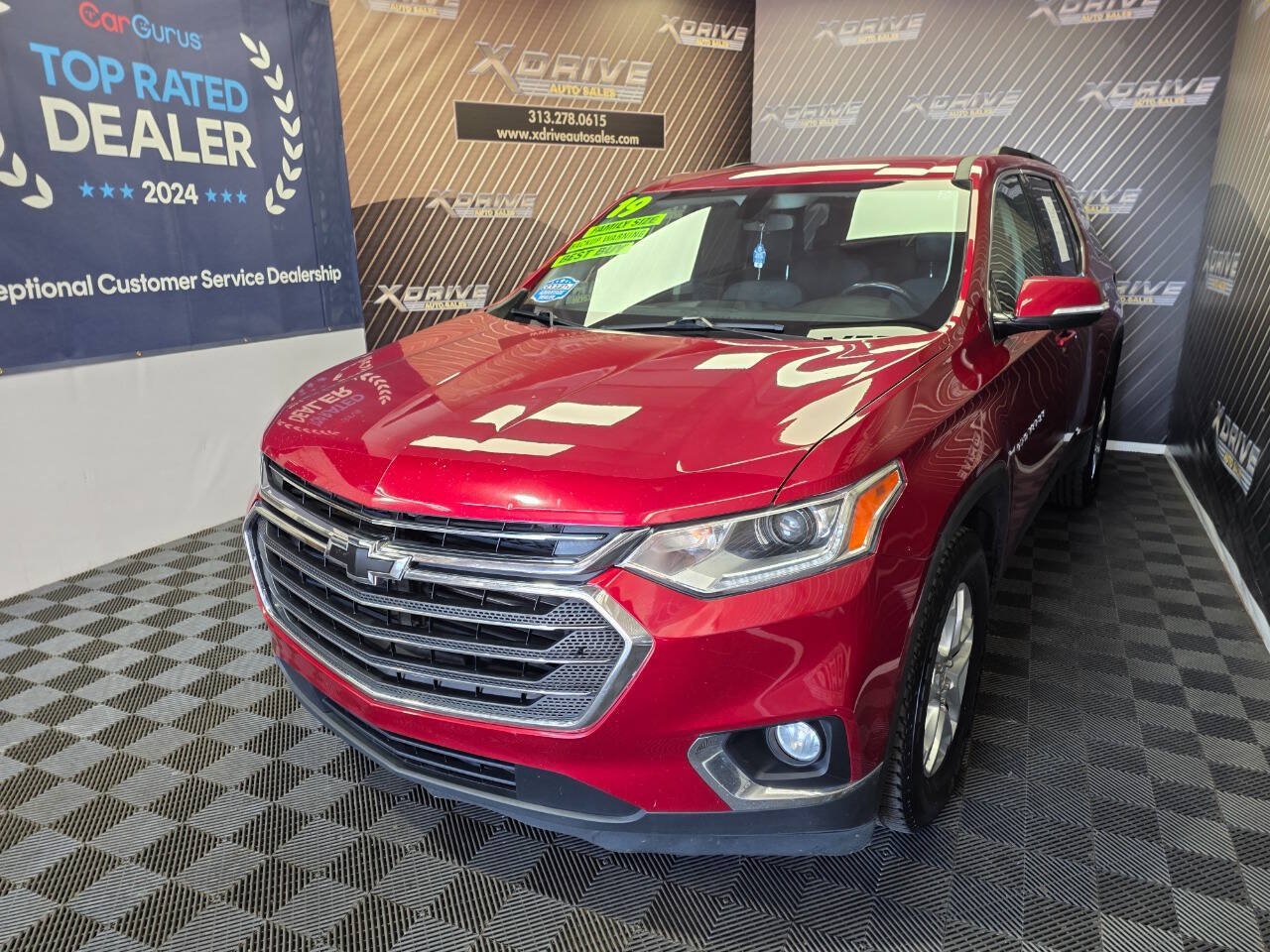 Used 2019 Chevrolet Traverse LT FWD image 2