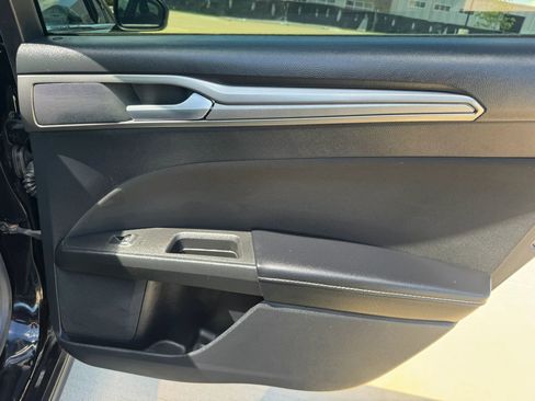 Used 2020 Ford Fusion SE FWD image 40