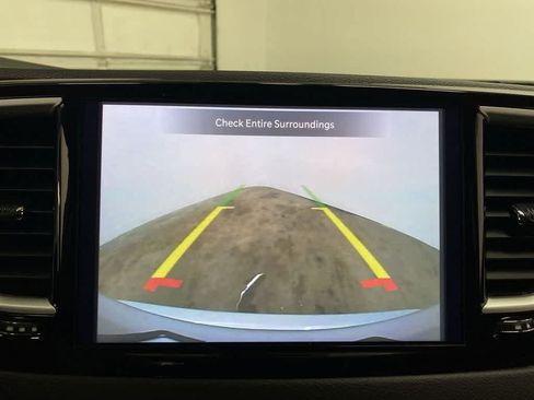 Used 2024 Chrysler Pacifica Touring-L FWD image 25