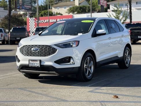 Certified 2023 Ford Edge SEL w/ Convenience Package AWD/4WD image 3