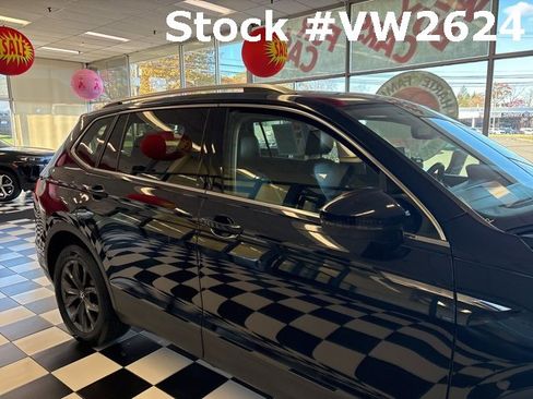Certified 2022 Volkswagen Tiguan SE w/ Panoramic Sunroof Package image 4