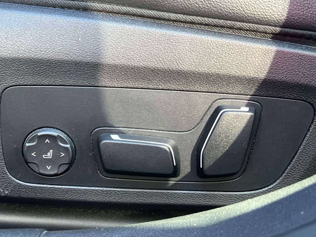 Used 2025 BMW 330i xDrive Sedan AWD/4WD image 17