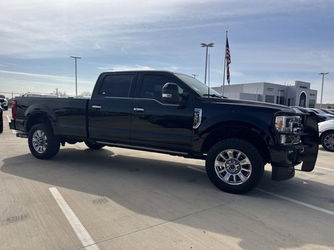 Used 2022 Ford F350 Limited image 2