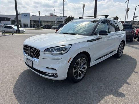 Used 2023 Lincoln Aviator Grand Touring w/ Equipment Group 301A AWD/4WD image 2